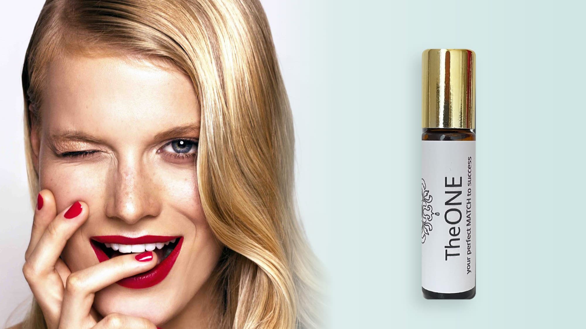 Eine blonde Frau zwinkert verschmitzt, daneben der TheONE Roll-on mit goldenem Verschluss